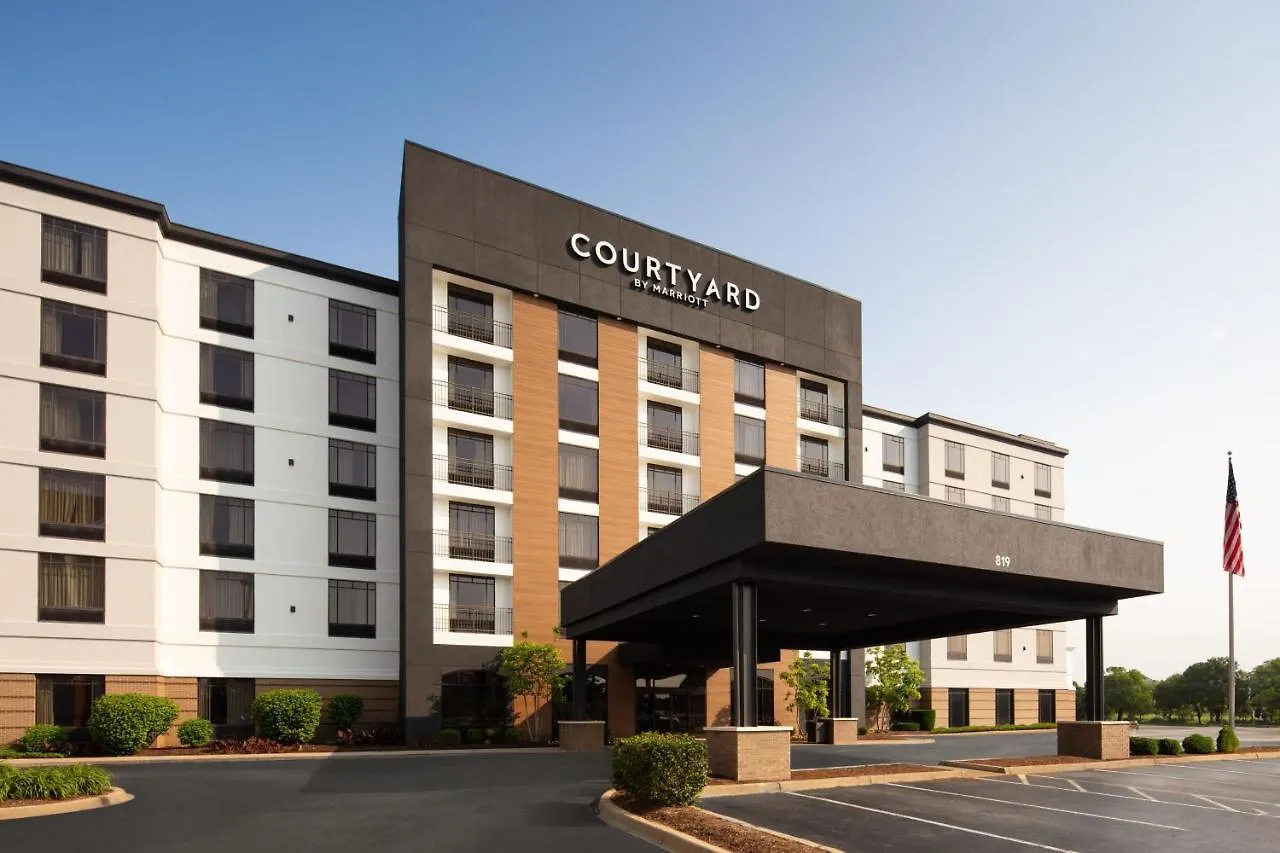 Courtyard Louisville Airport 3*,
