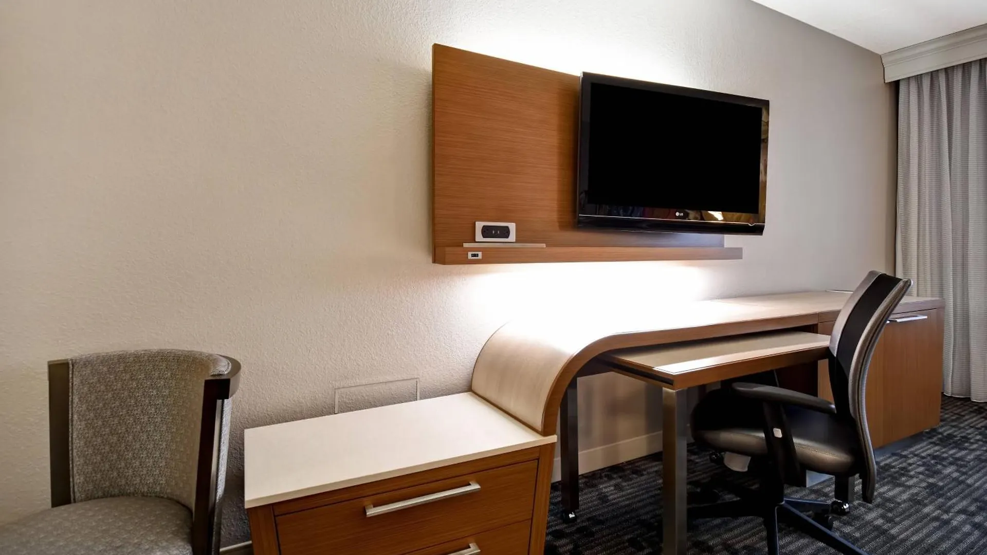 *** Hotel Courtyard Louisville Airport United States