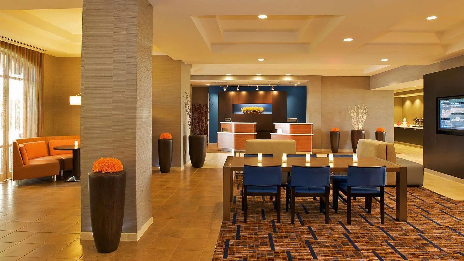 Courtyard Louisville Airport 3*,